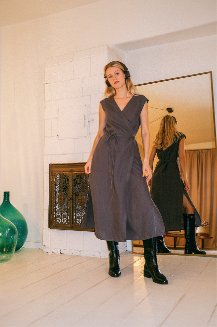 Aurora mid length linen dress in Charcoal