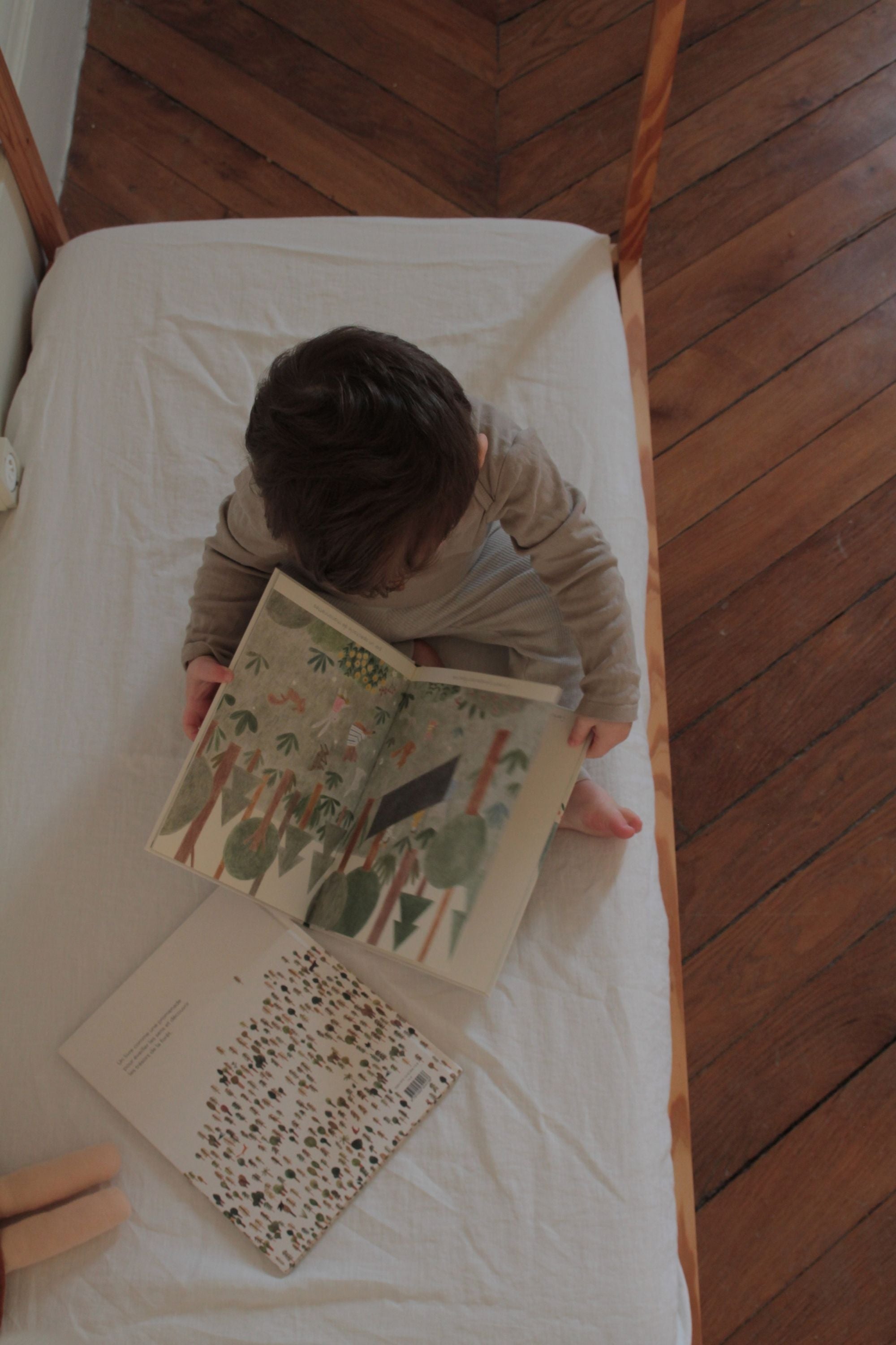 Linen crib sheet