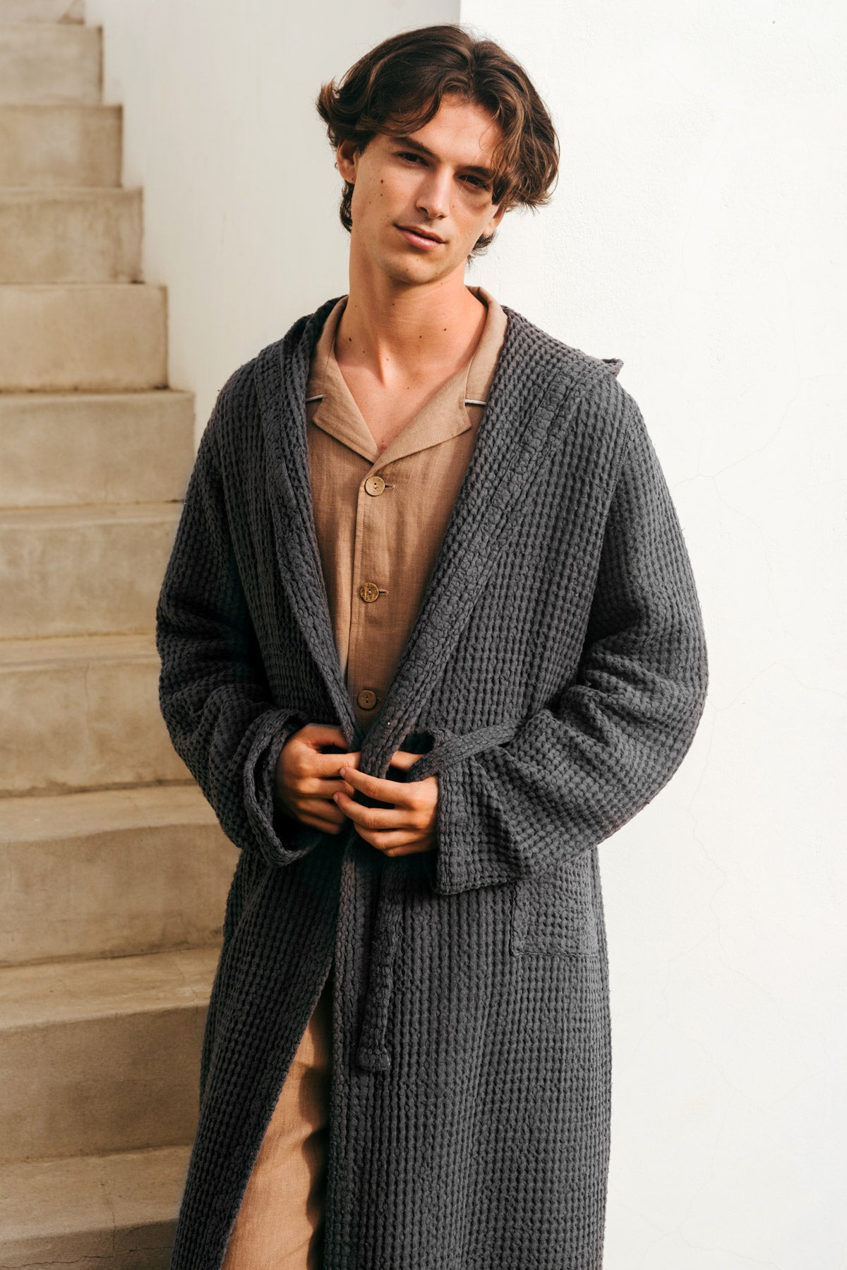 Men's linen waffle bathrobe in Charcoal