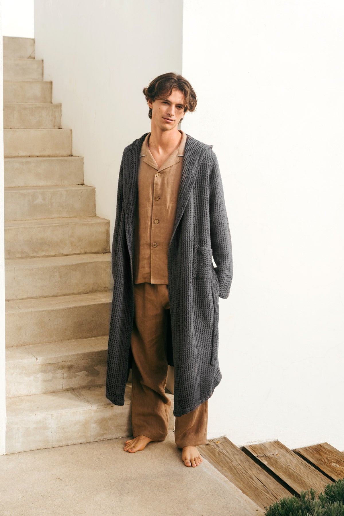 Men's linen waffle bathrobe in Charcoal