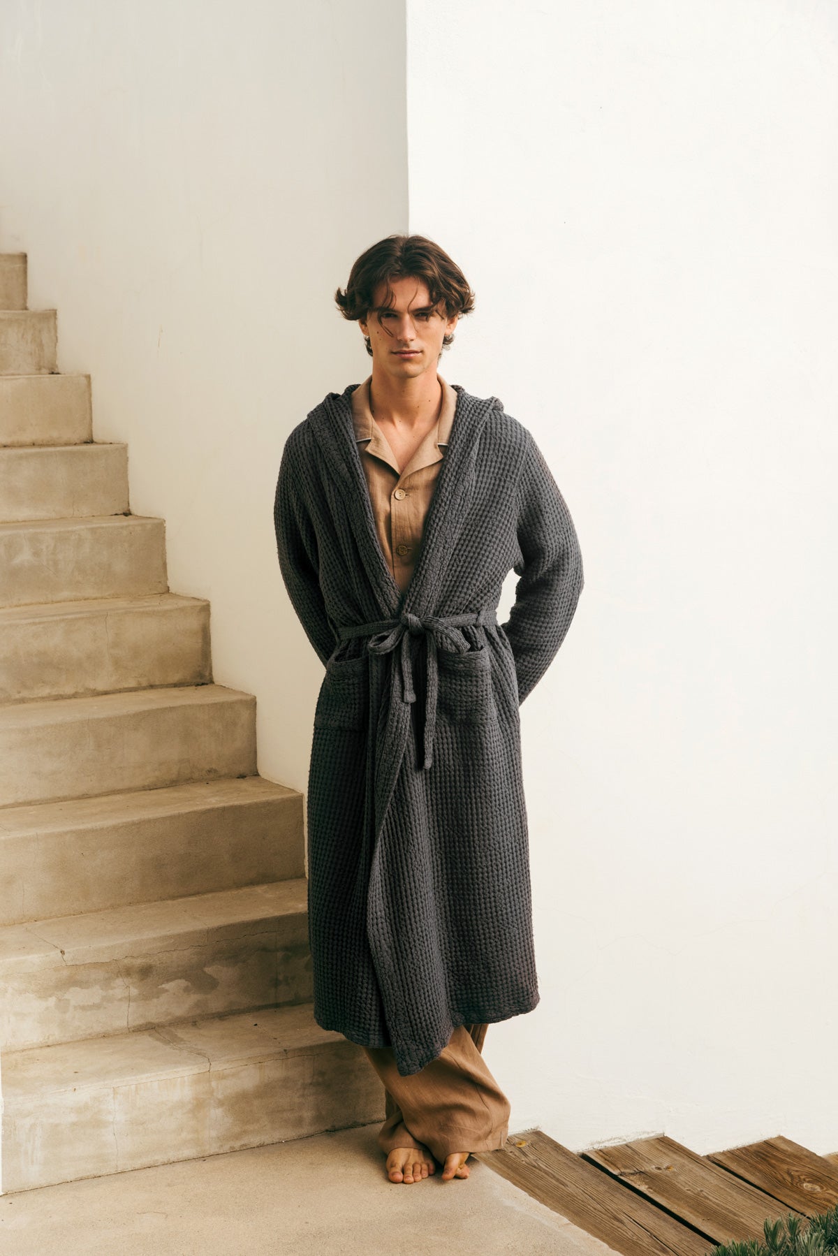 Men's linen waffle bathrobe in Charcoal