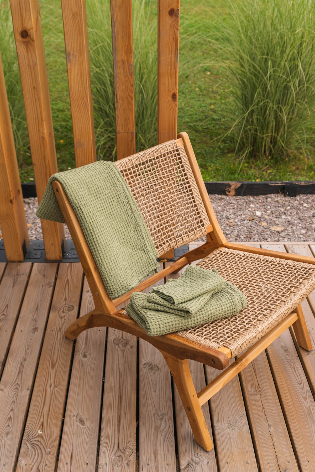 Linen waffle bath towel in Moss Green