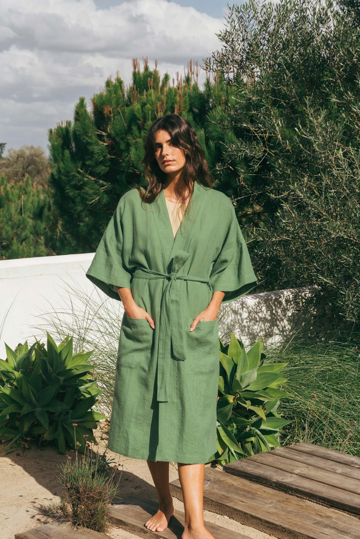 Midnight linen bathrobe in Matcha Green