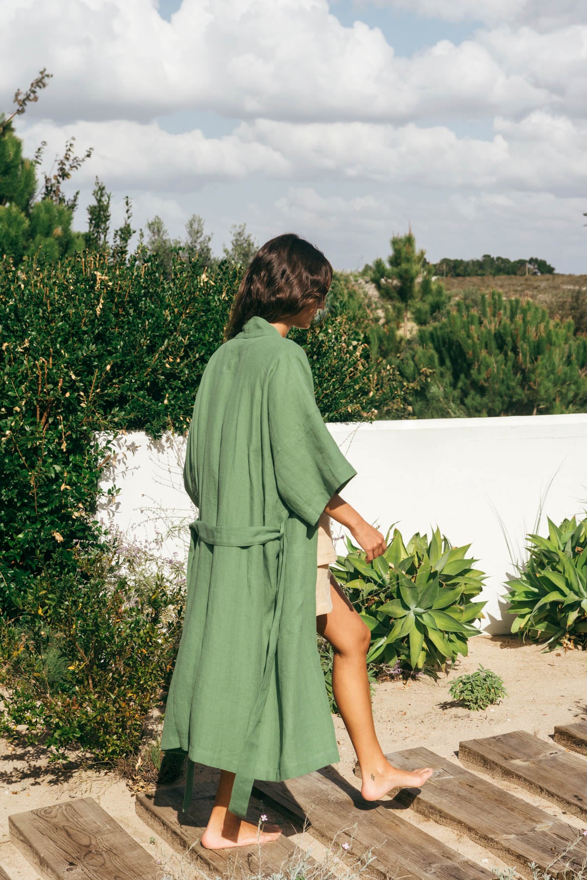 Midnight linen bathrobe in Matcha Green