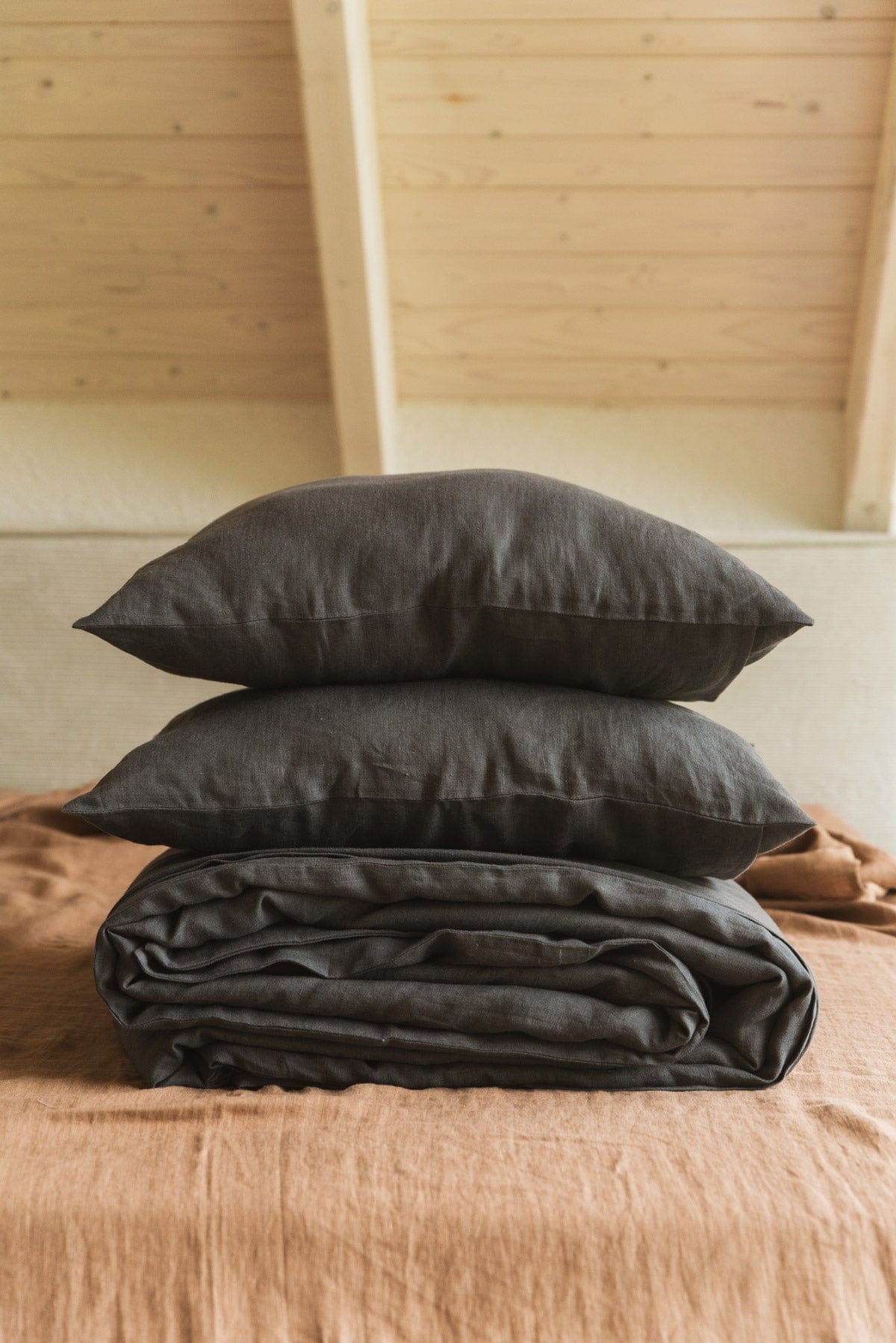 AmourLinen Linen bedding set Linen bedding set in Charcoal Linen bedding set in Charcoal