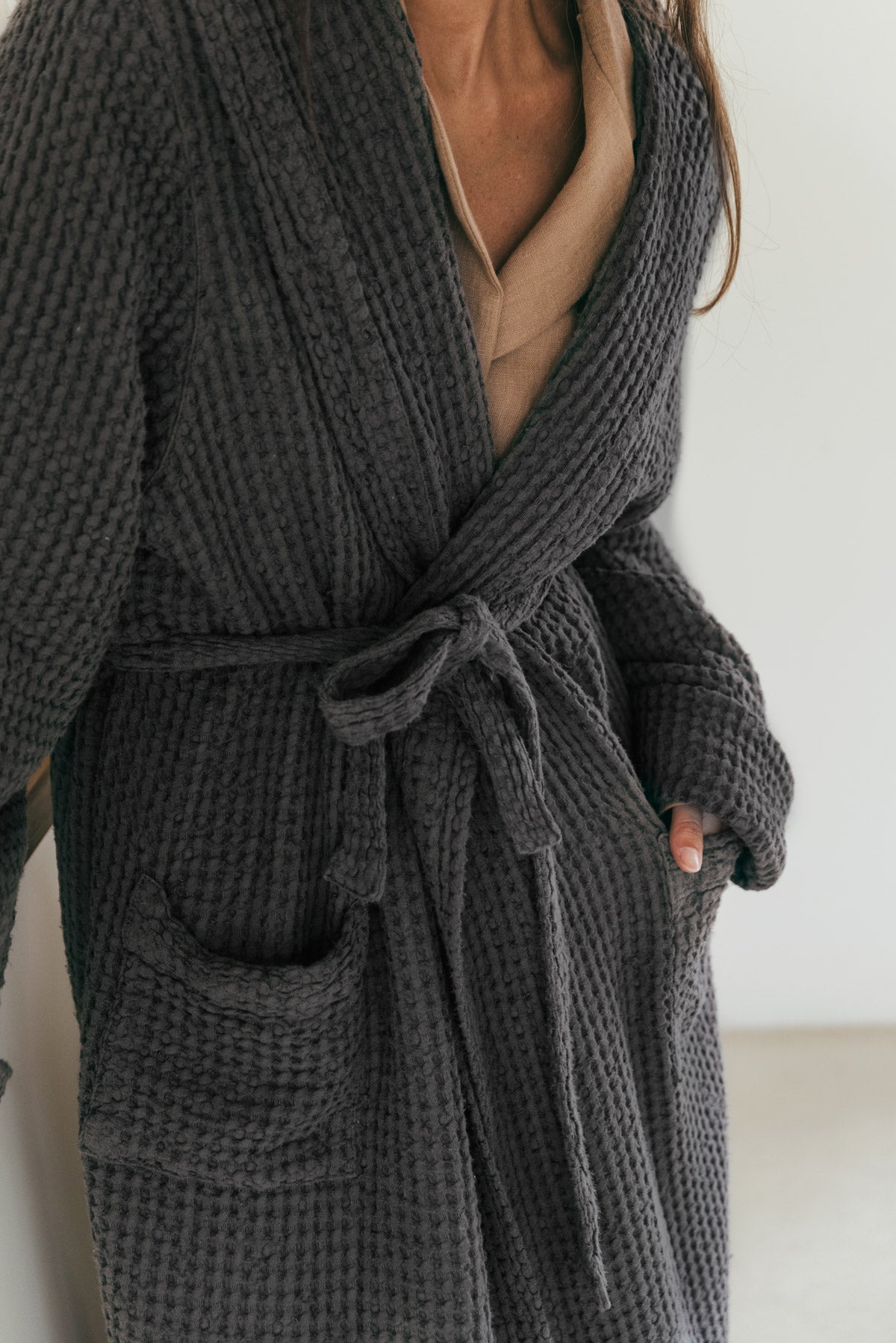 Snuggle linen waffle bathrobe in Charcoal