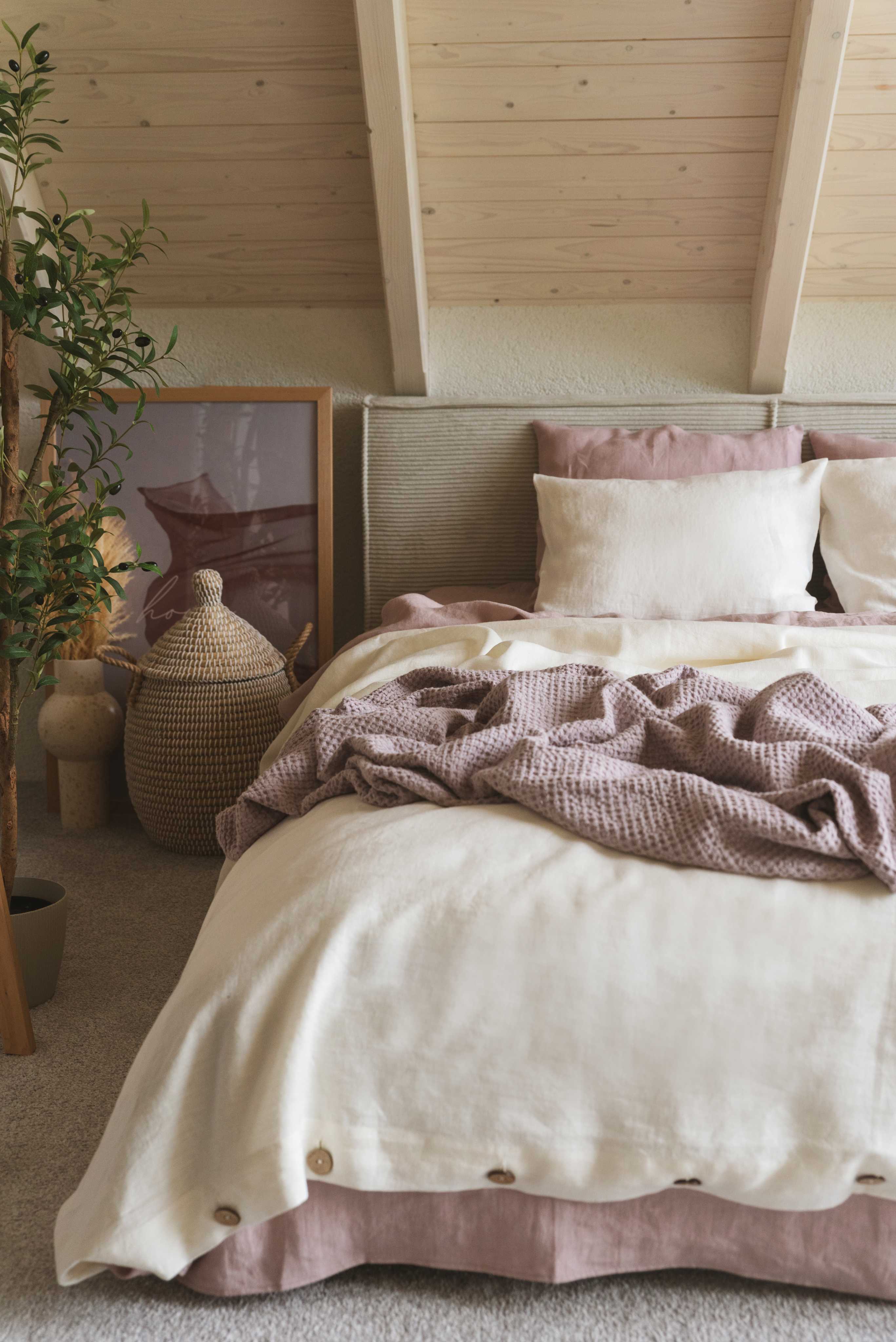 AmourLinen Linen waffle blanket 53x81"/135x205cm / Dusty Rose Linen waffle bed throw in Dusty Rose Rose linen bed throw | AmourLinen | Waffle blanket
