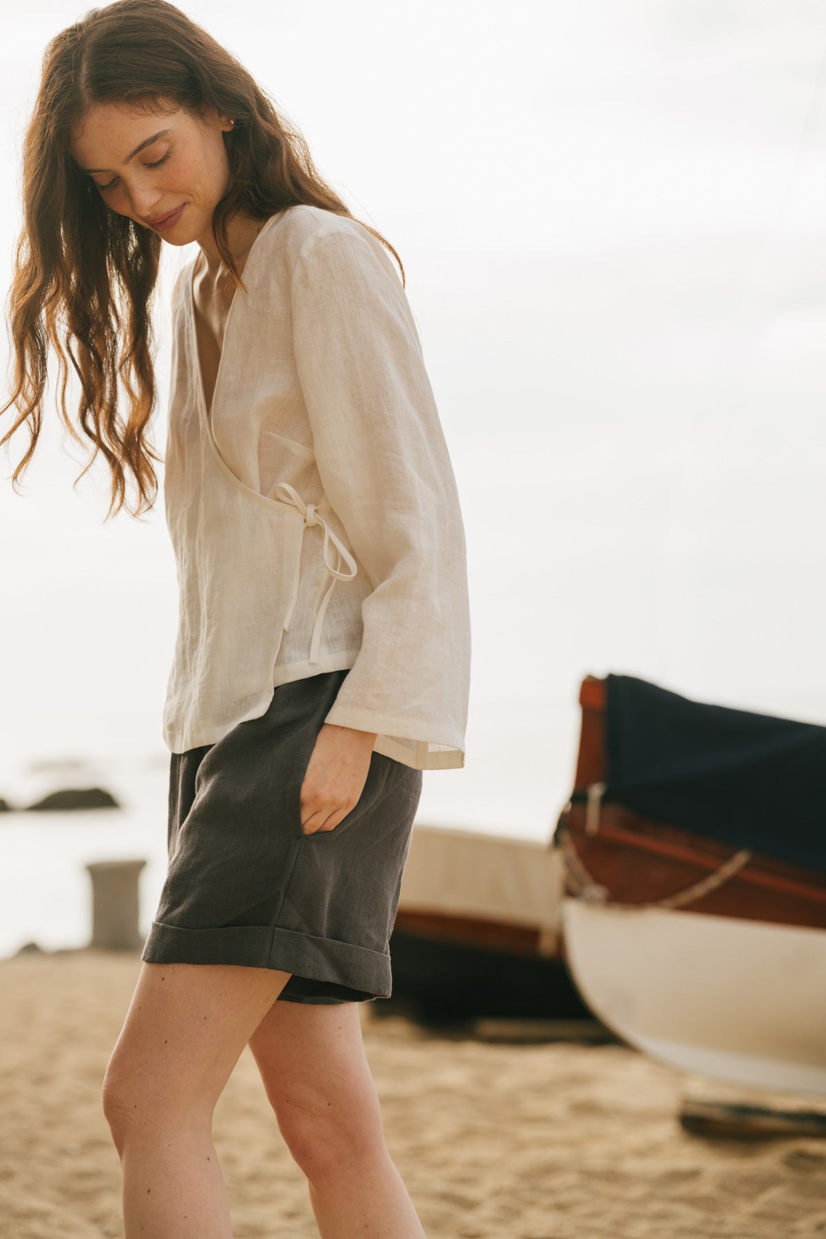 Mia linen shorts in Charcoal