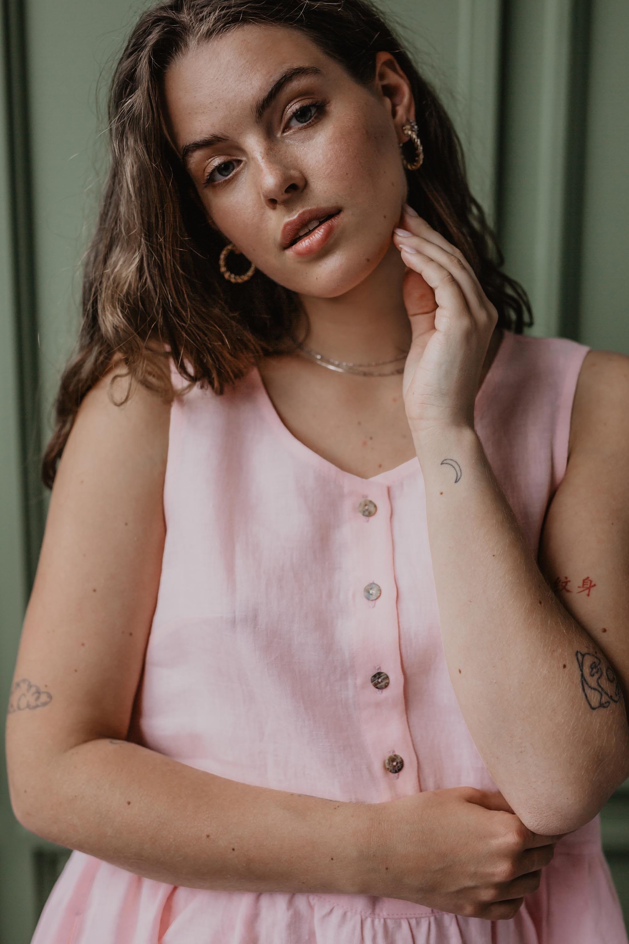 Close Up Of Women Wearing A Cotton Candy Sleeveless Linen Summer Dress by Amourlinen