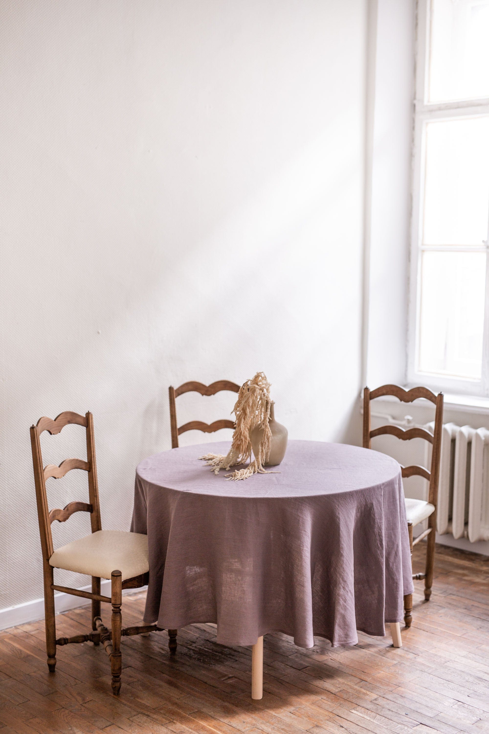 Round linen tablecloth