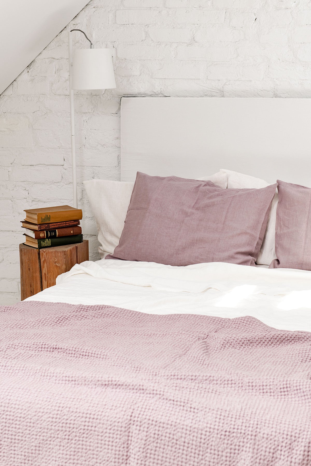 Linen waffle bed throw in Dusty Rose