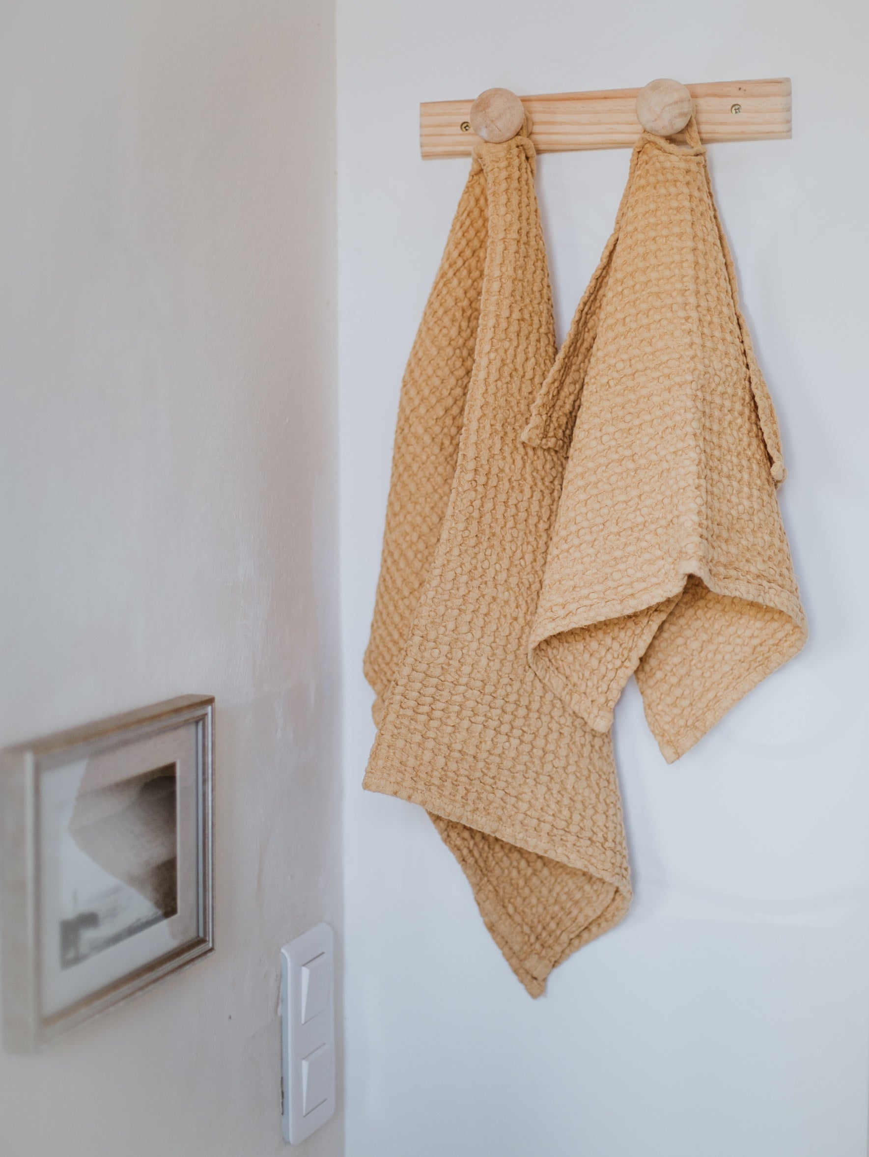 Linen waffle bath towel in Mustard