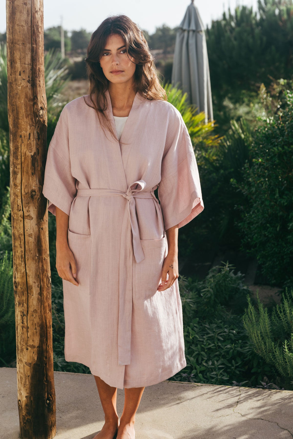 Linen bathrobe Midnight in Dusty Rose