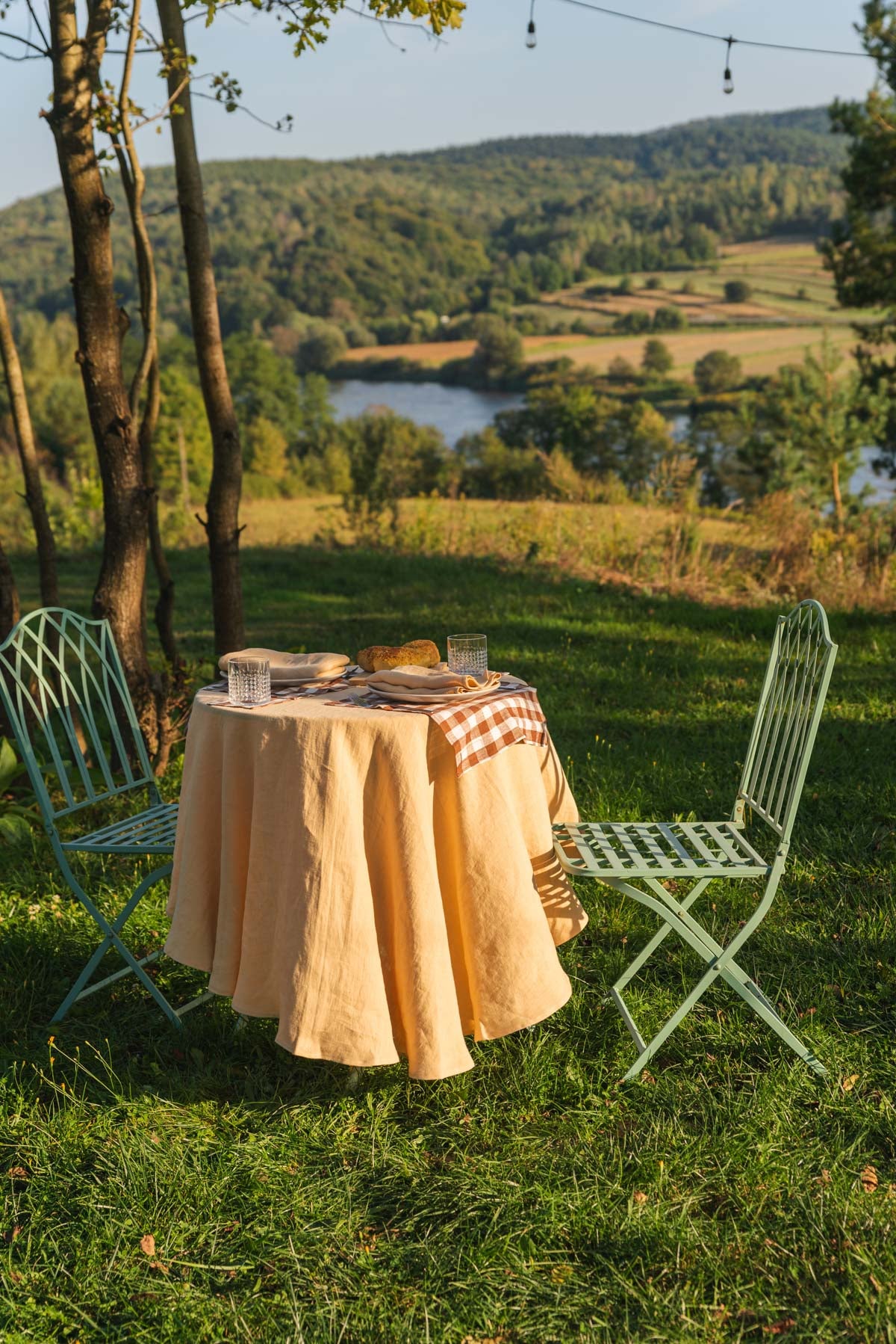 Round linen tablecloth in Mustard