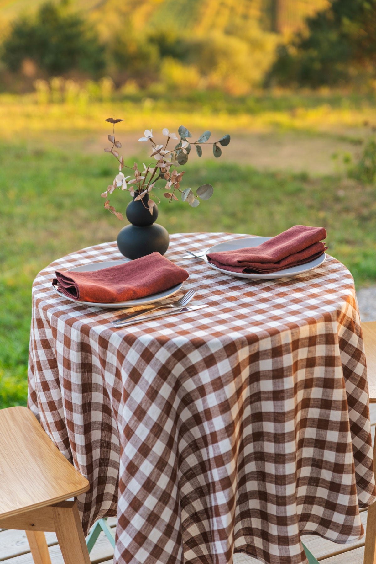 Round linen tablecloth in Mocha Gingham