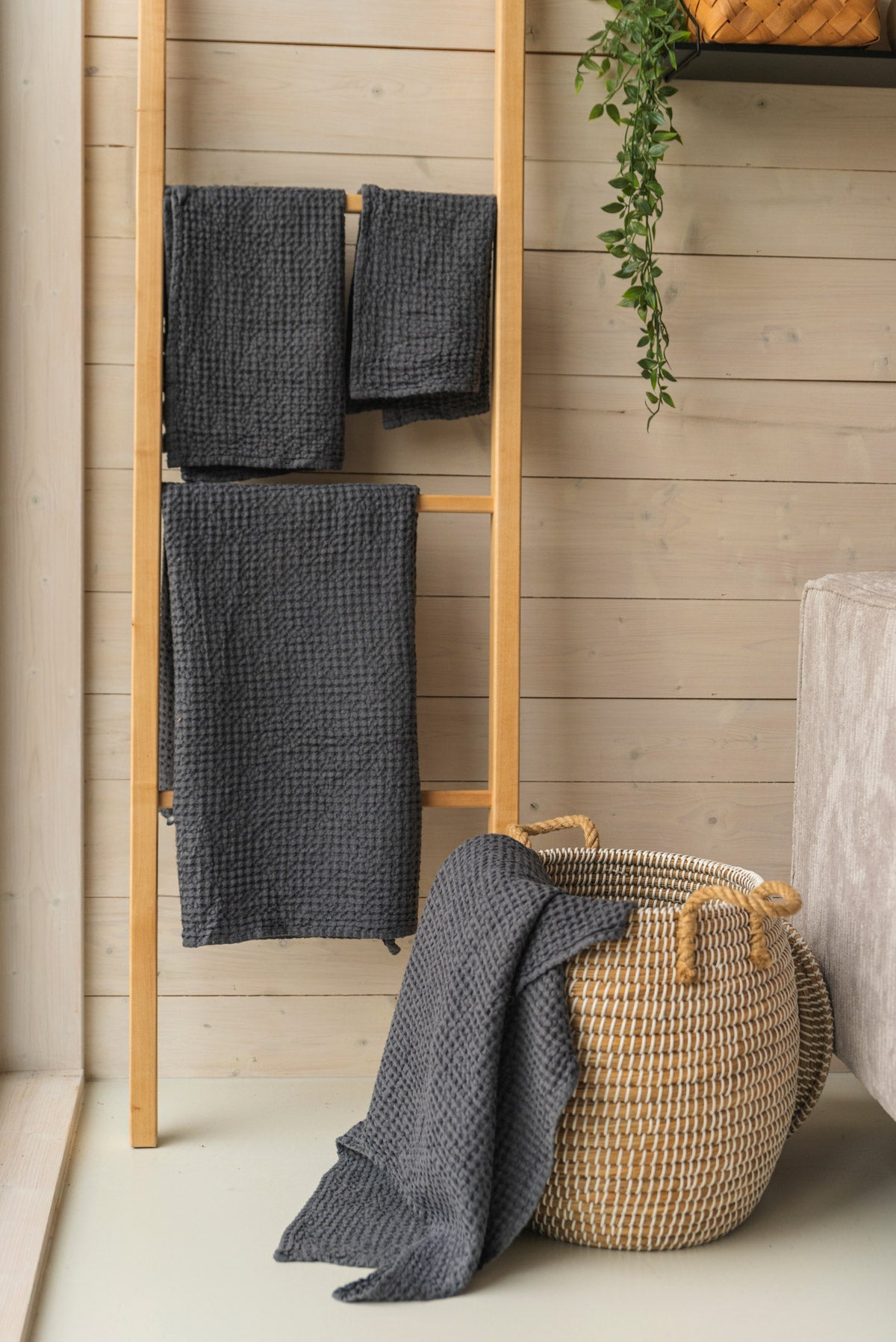 Linen waffle towel set in Charcoal (3 pcs)