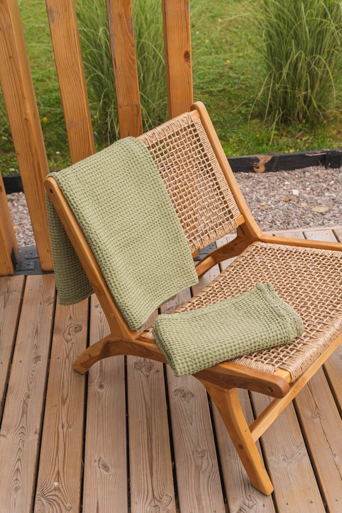 Linen waffle bath towel in Moss Green