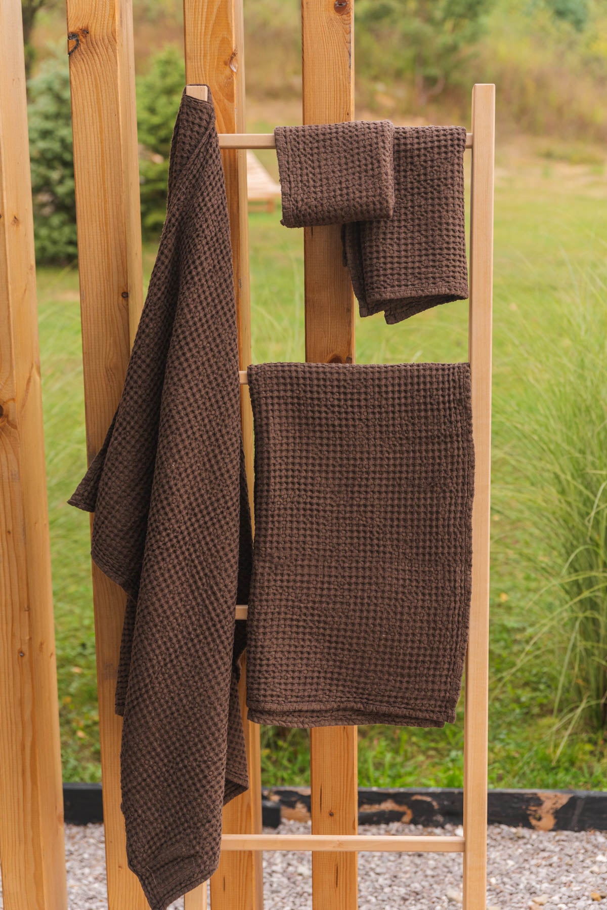 Linen waffle bath towel in Mocha Brown