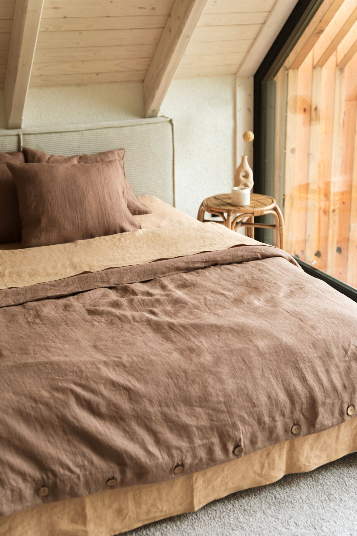 Linen bedding set in Rosy Brown