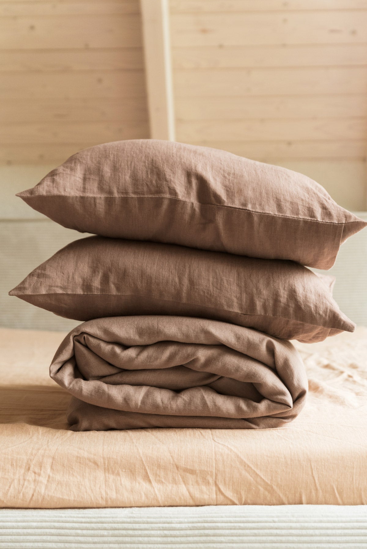 Linen bedding set in Rosy Brown