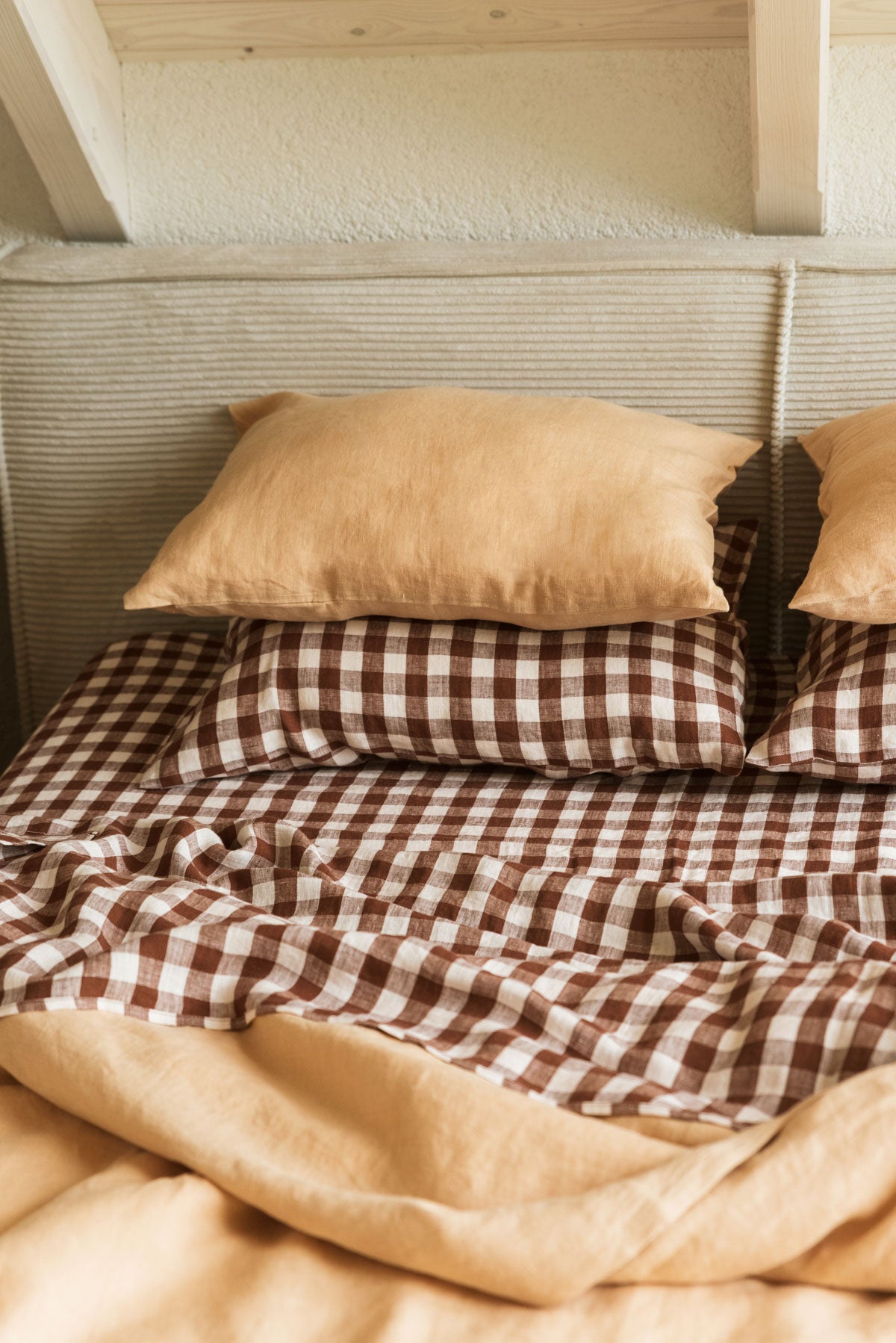 Linen fitted sheet in Mocha Gingham