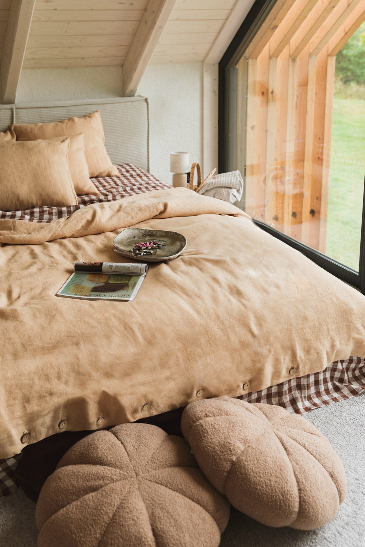 Linen bedding set in Mustard