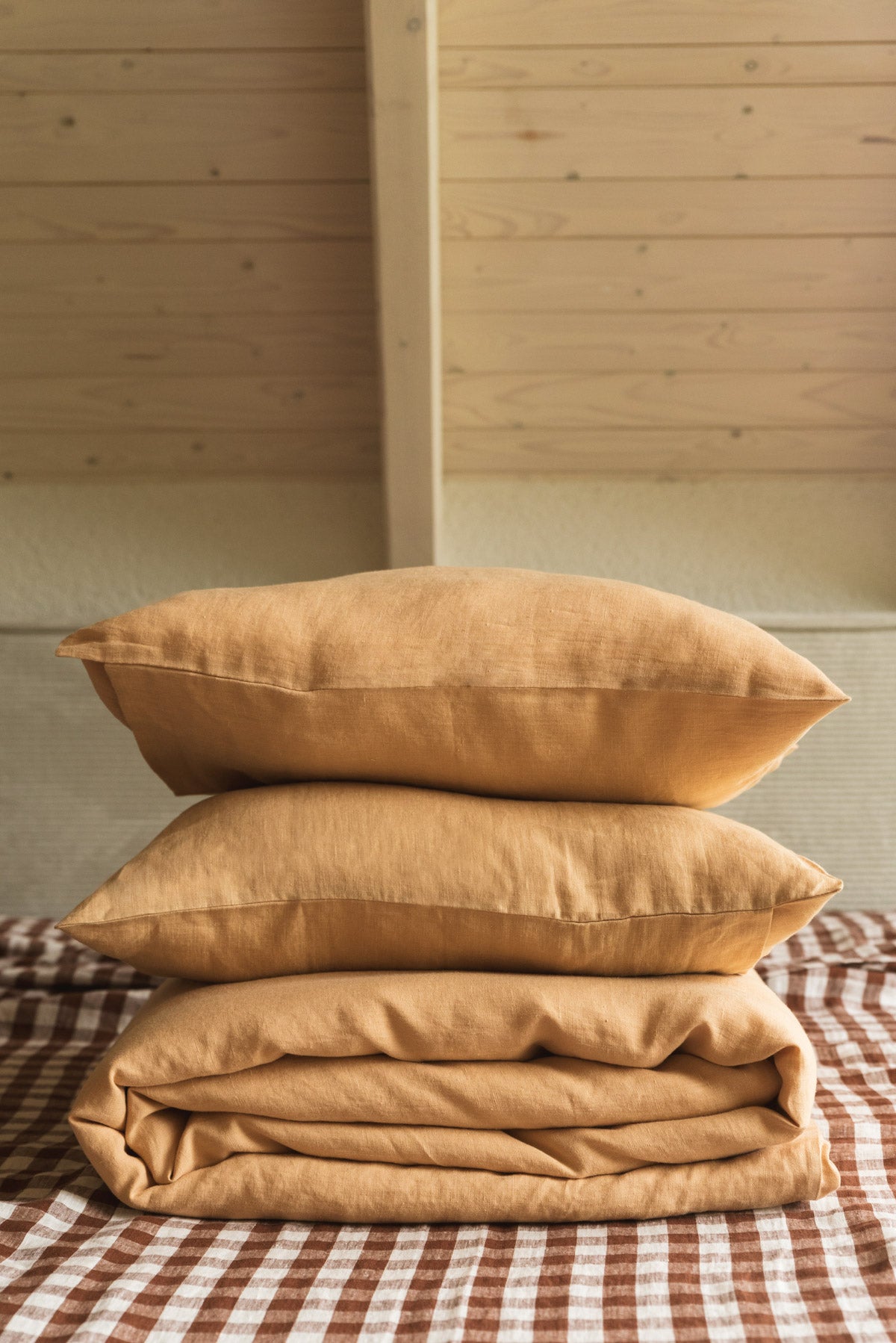 Linen bedding set in Mustard