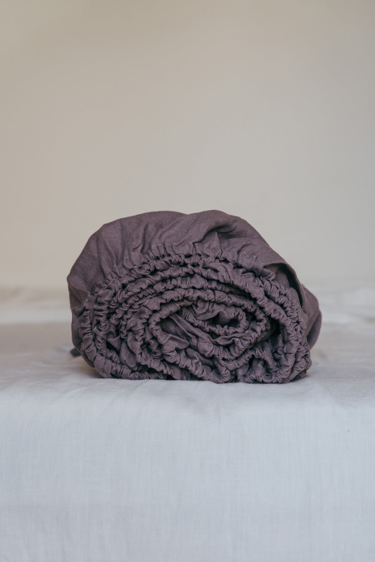 Linen fitted sheet in Dusty Lavender