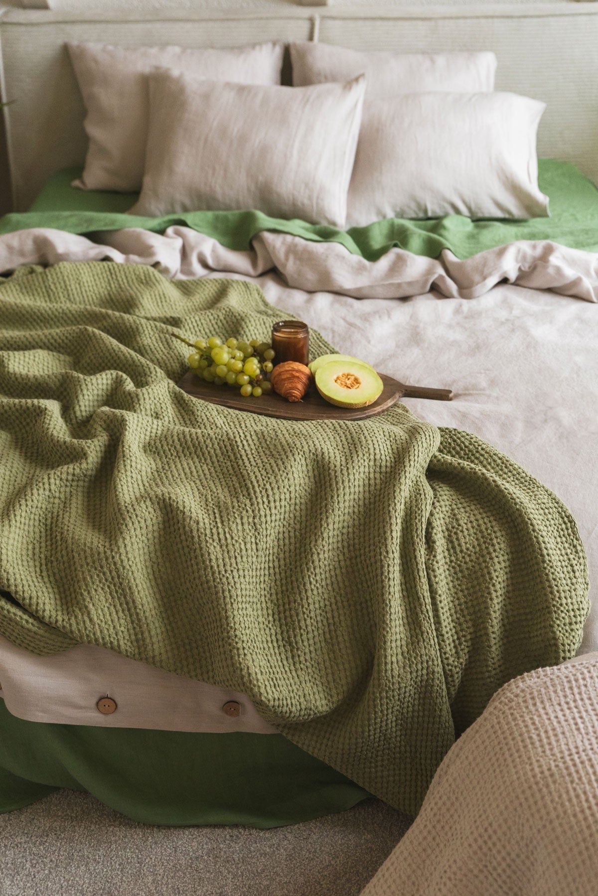 Linen waffle blanket in Moss Green