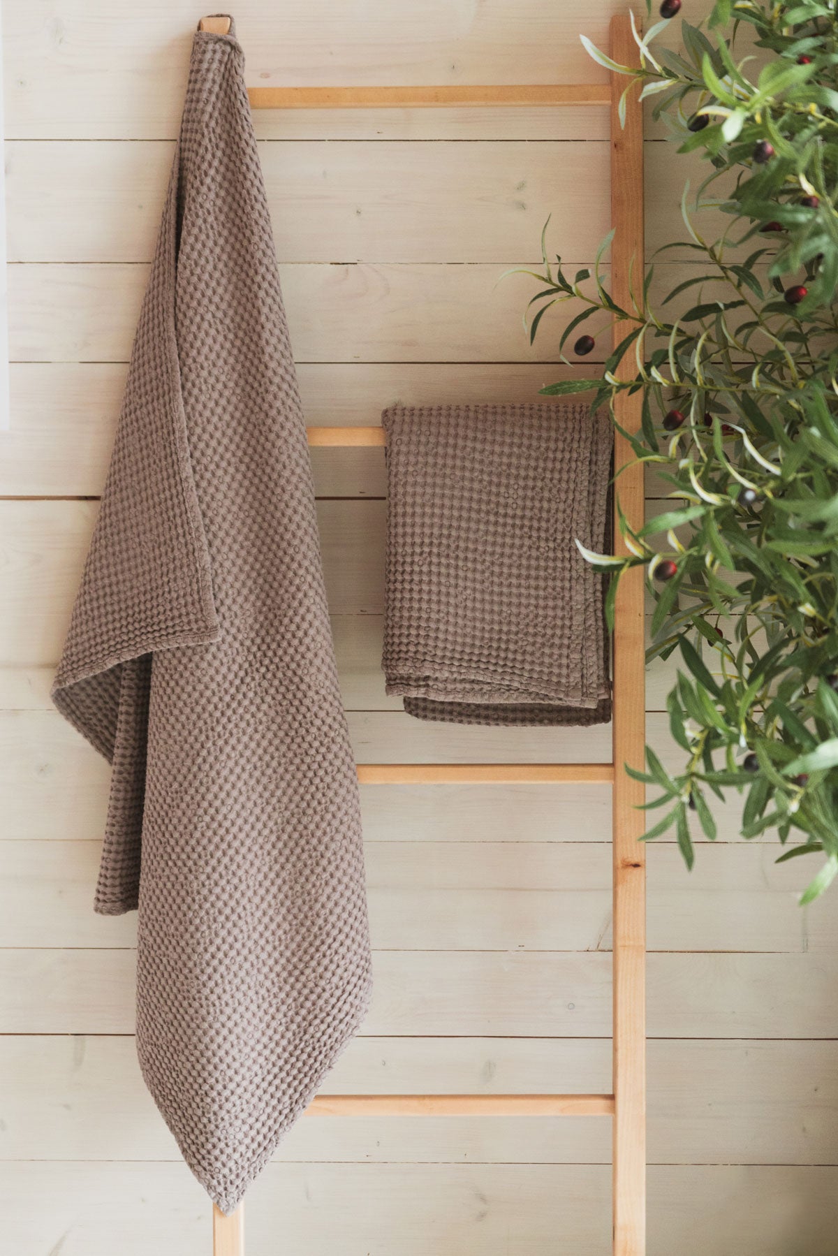 Linen waffle bath towel in Rosy Brown