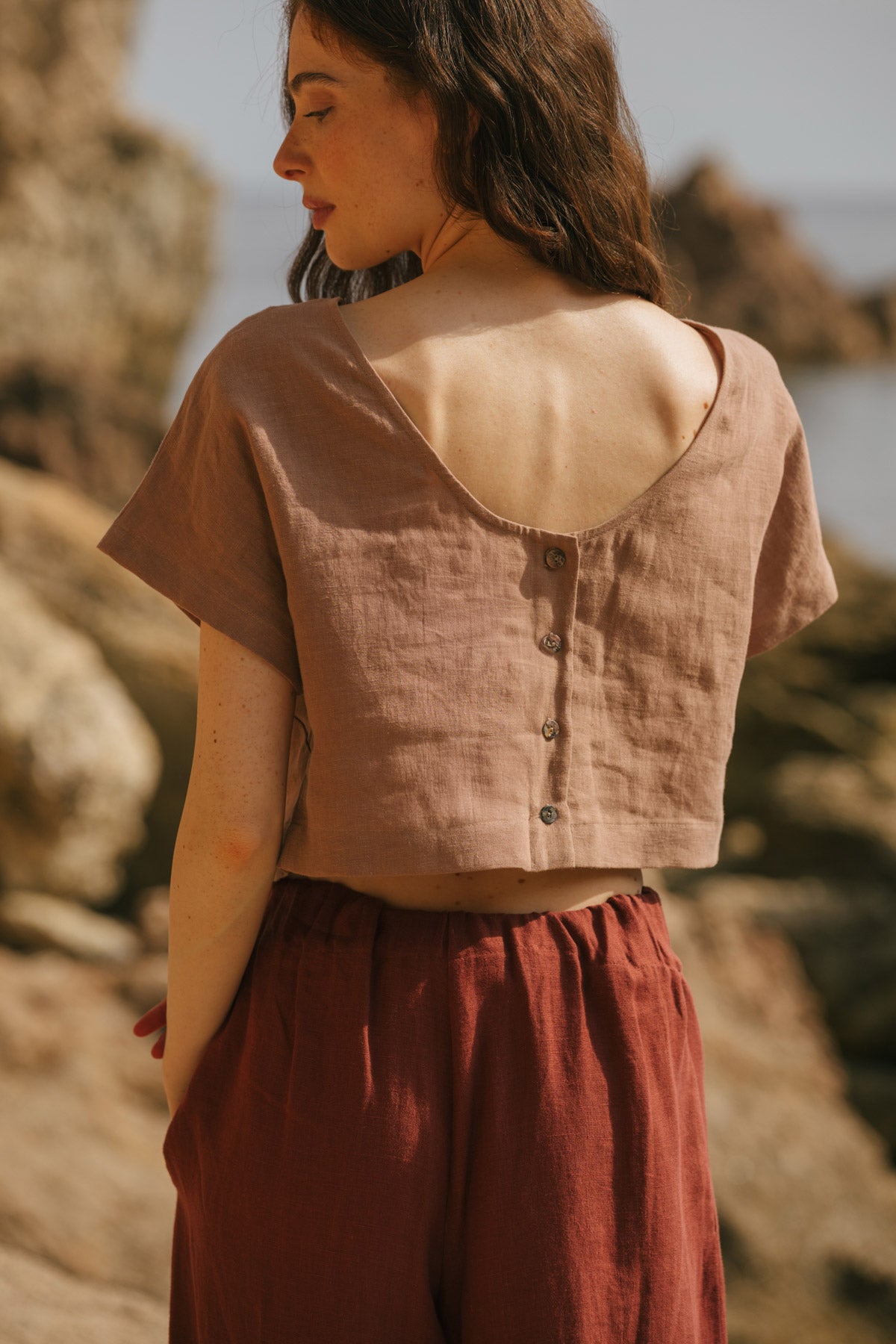 Lisa linen crop top in Rosy Brown