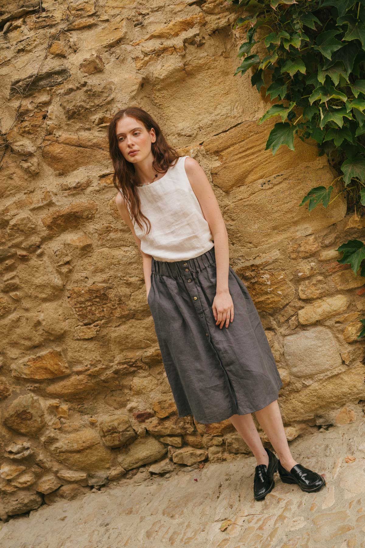 Daisy linen skirt with buttons in Charcoal