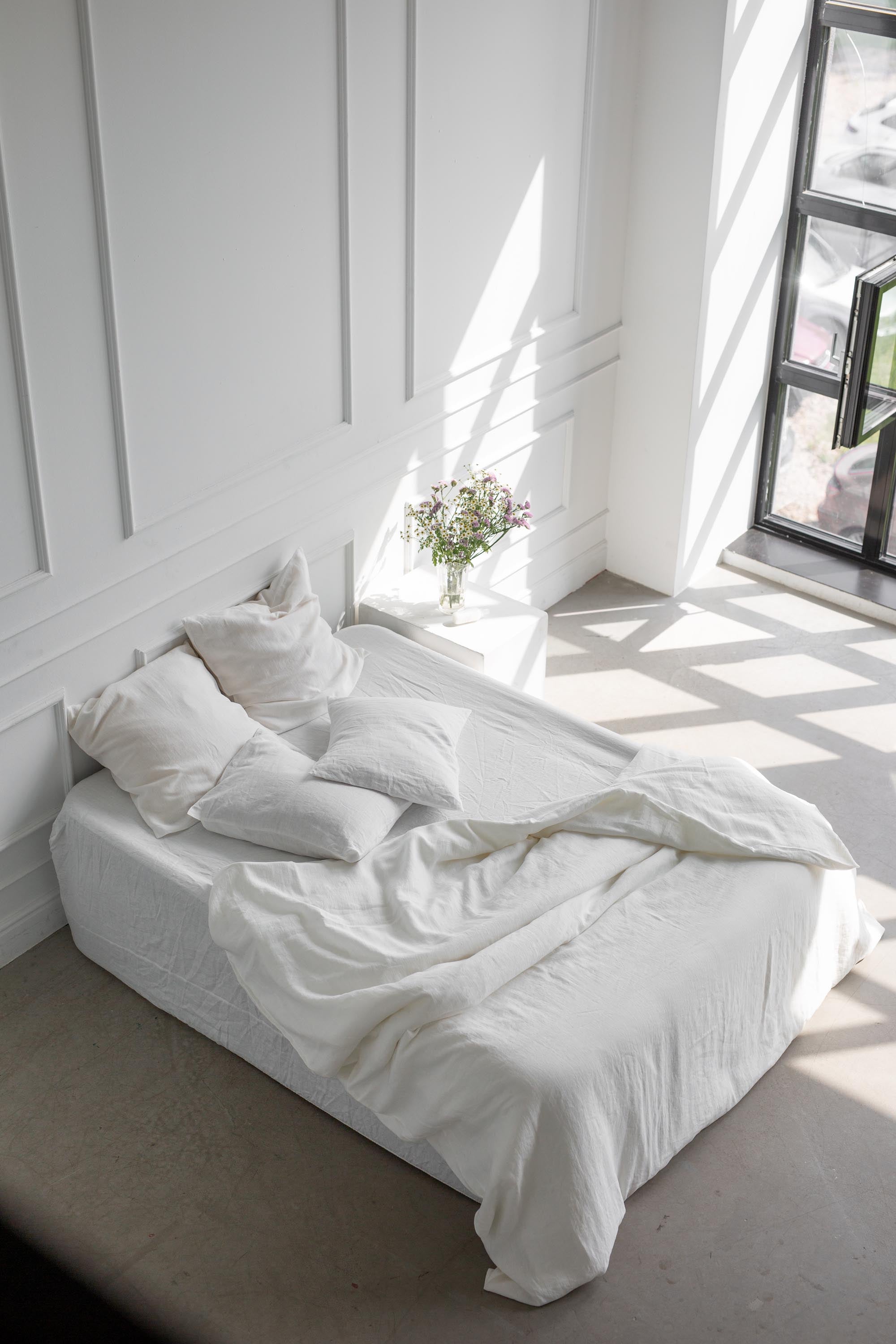 Linen bedding set in White