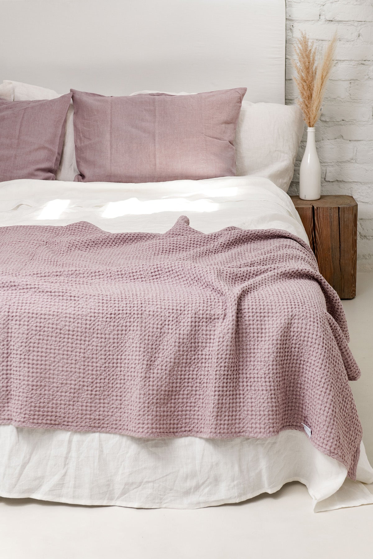 Linen waffle bed throw in Dusty Rose