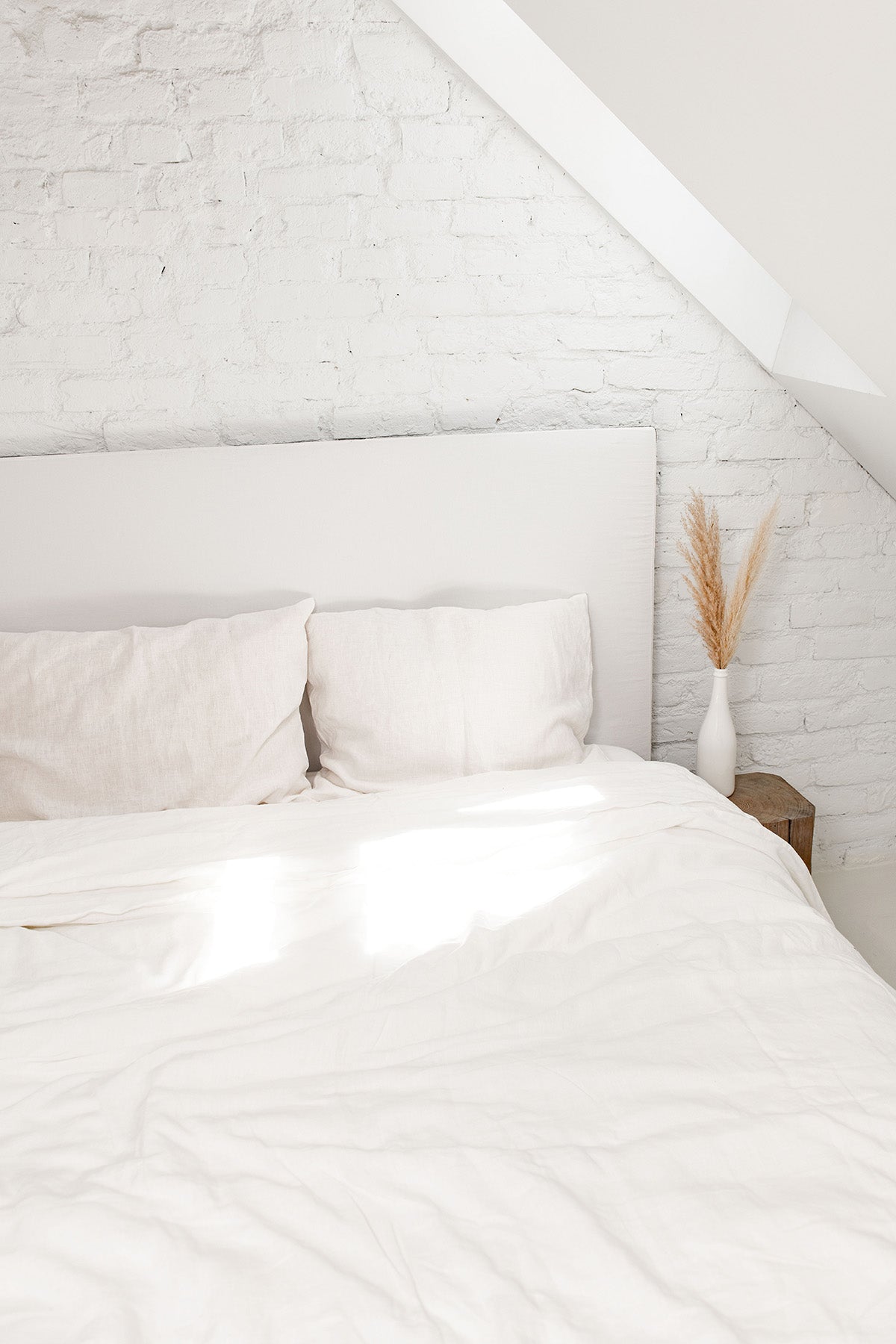 White Linen Sheet Set on bed By AmourLinen