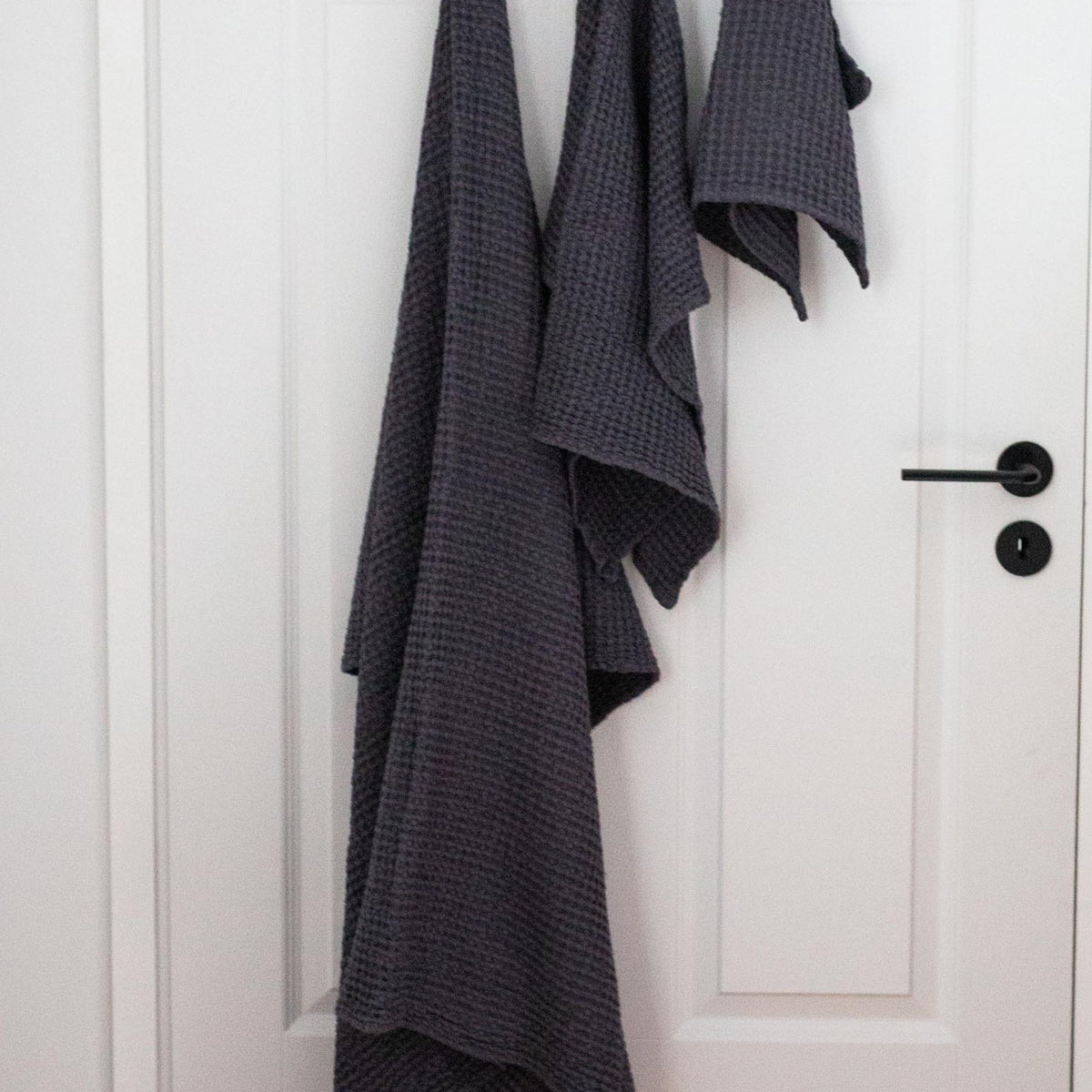 Dark Grey linen bath towel waffle, gift for men - Linenbee